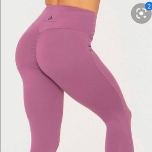 NWT RYDERWEAR WILD BUM SCRUNCH sold